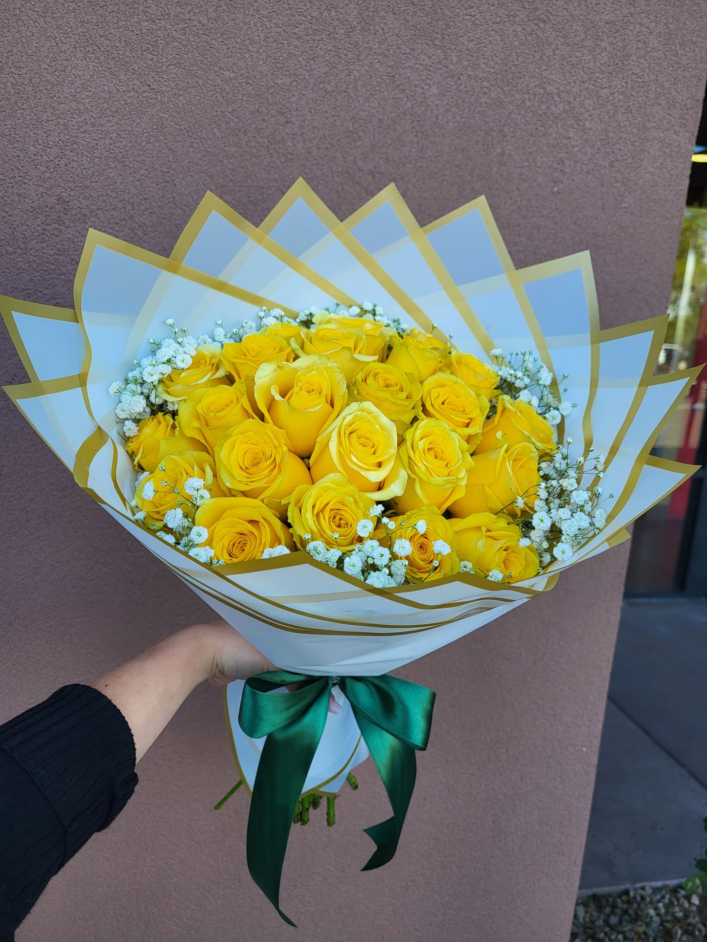 Yellow roses bouquet with baby's breath rim
